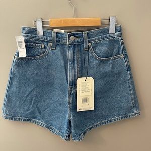 Levi’s high loose shorts from Aritzia brand new